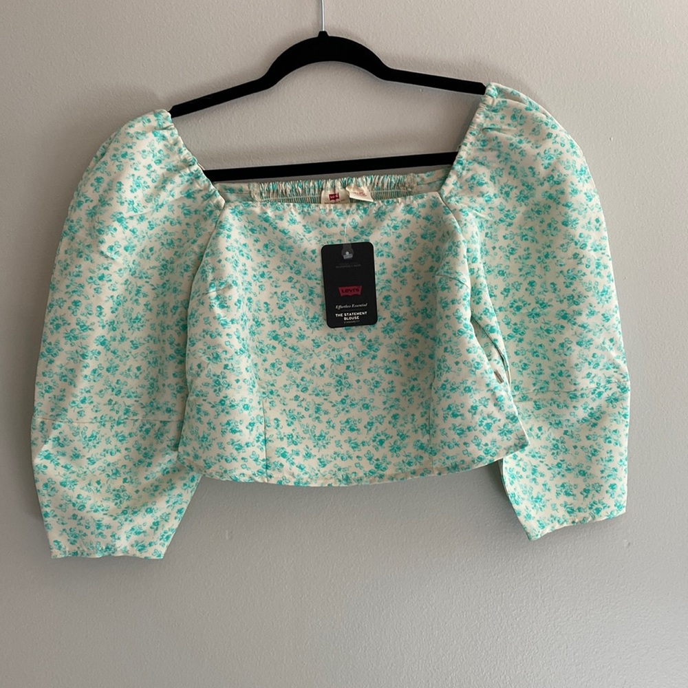 Levi’s crop blouse